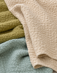 Manta Cosy BellaGoma - detalhe do acabamento e da textura