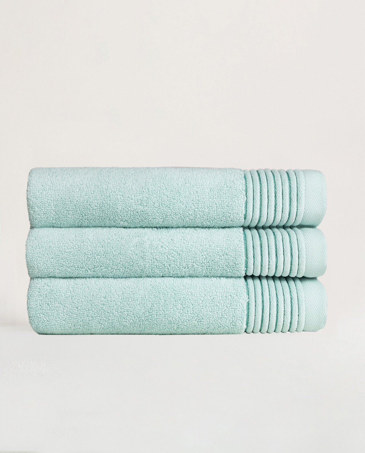 Toalhas Linha Juliet dobradas em azul claro