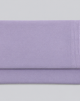 Lençol de cima Stone lavanda em percale 100% algodão, dobrado com a bainha superior visível.