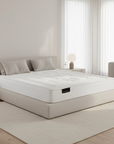 Colchão Ortomedicinal BellaGoma sobre cama num quarto moderno